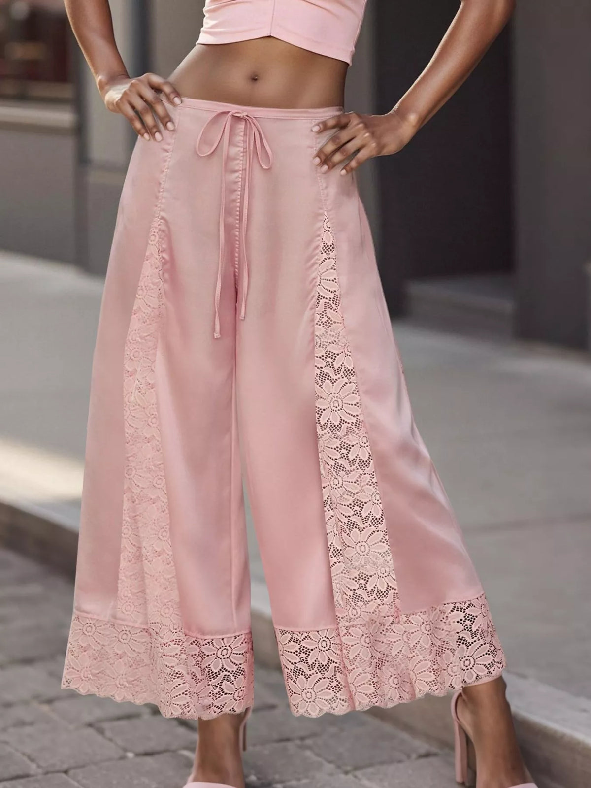 Lace Trim Wide-Leg Cropped Pants