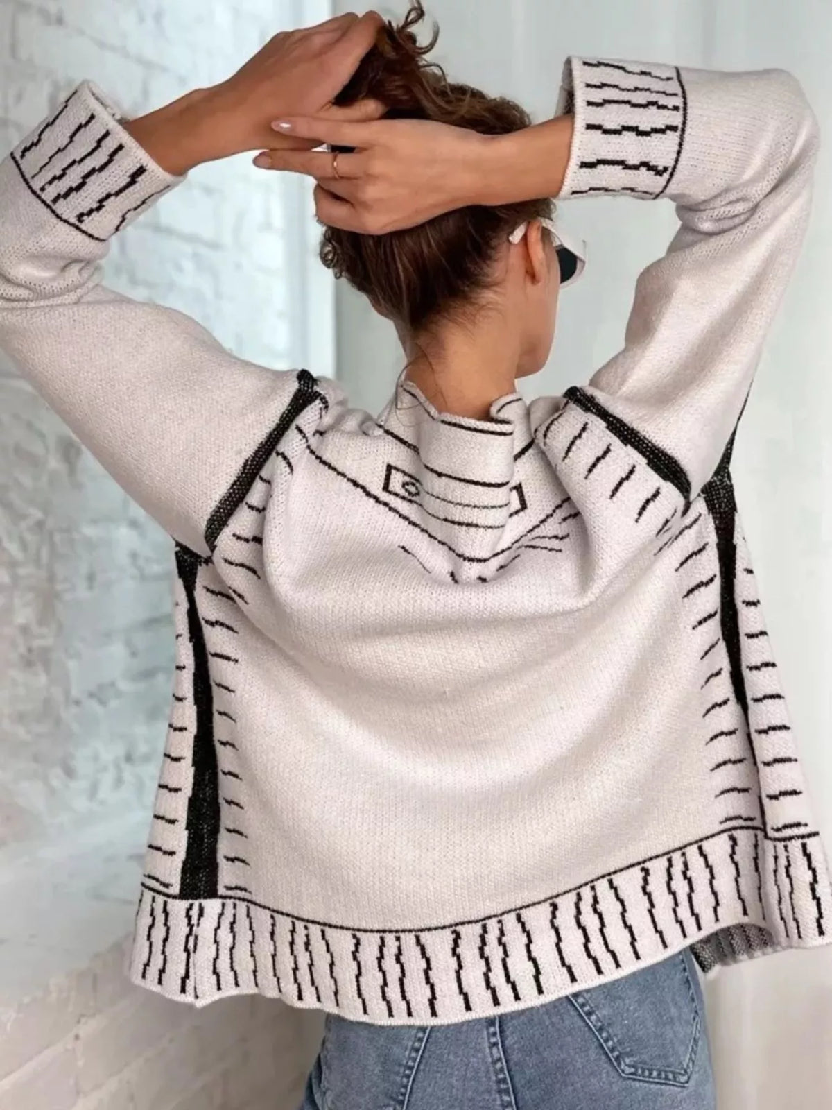 Contrast Graphic V-Neck Button-Down Cardigan