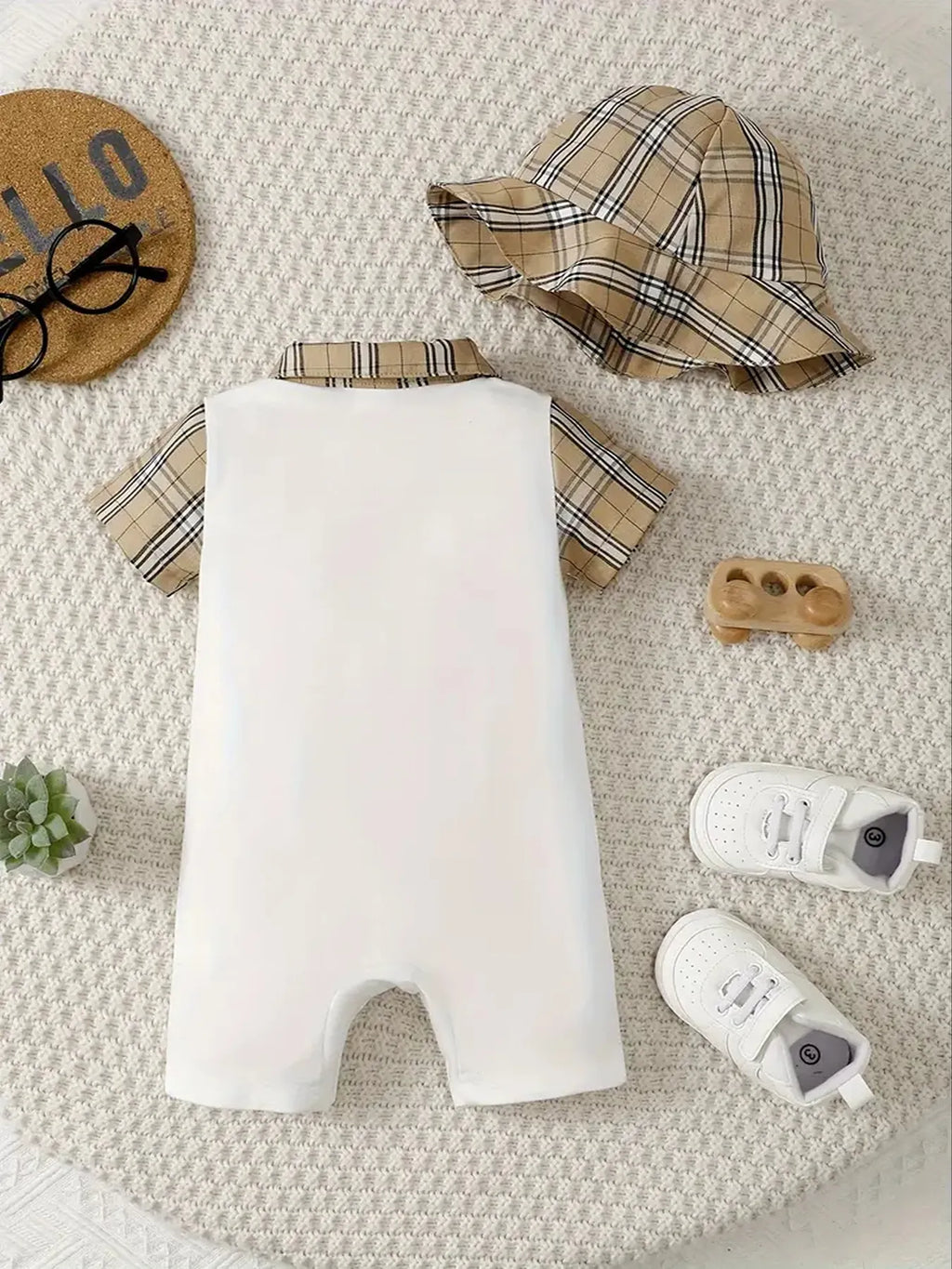 Children's Hat and Plaid Short Sleeve One-Piece Romper