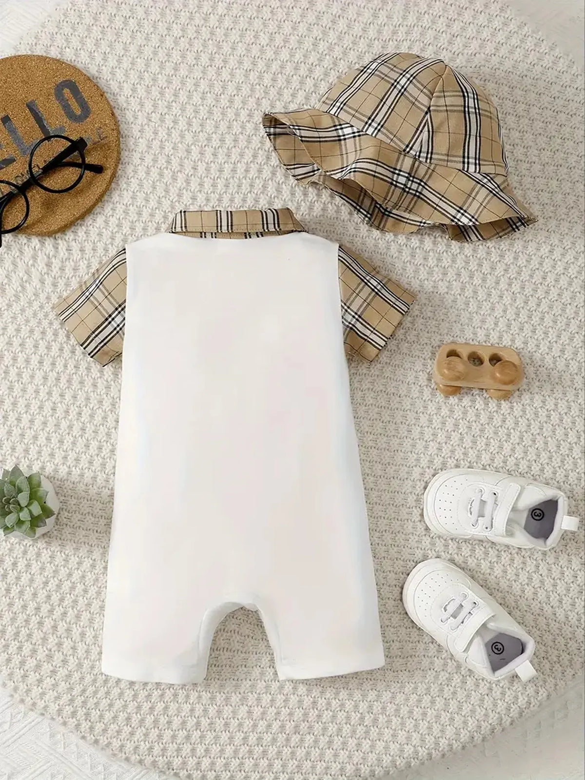 Children's Hat and Plaid Short Sleeve One-Piece Romper