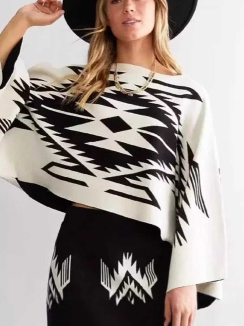 Geometric Pattern Cropped Knit Top