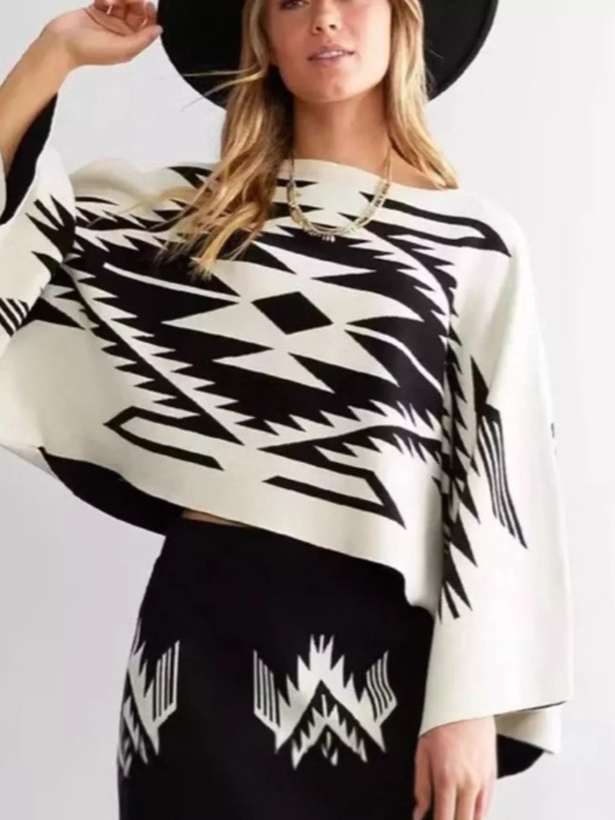 Geometric Pattern Cropped Knit Top