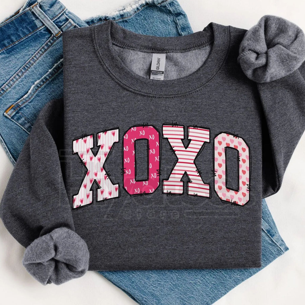 Preppy Valentines Day Sweatshirt: XOXO Women's Retro Hugs and Kisses Crewneck