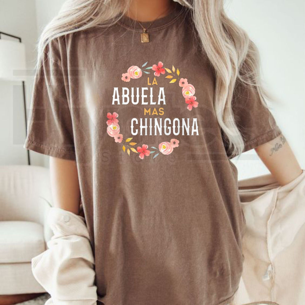"La Abuela Más Chingona" – Spanish Grandma Floral Arch Graphic Top