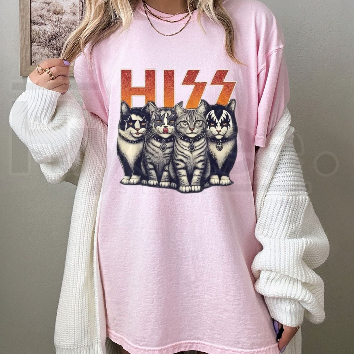 "HISS" – Funny Rocker Cats Retro Graphic Top
