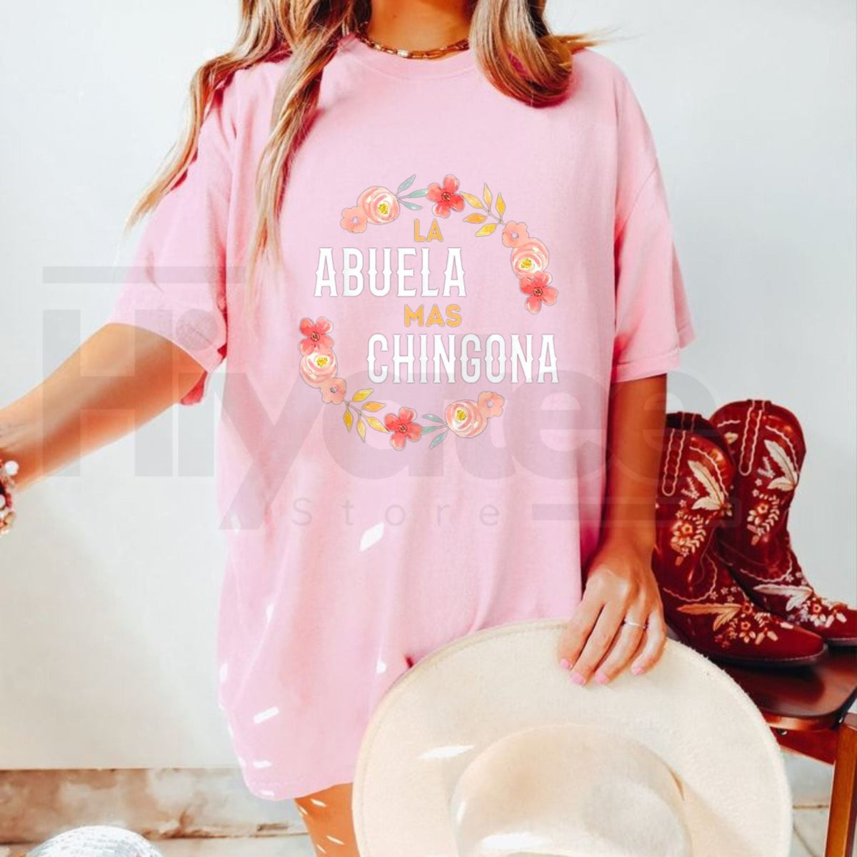 "La Abuela Más Chingona" – Spanish Grandma Floral Arch Graphic Top
