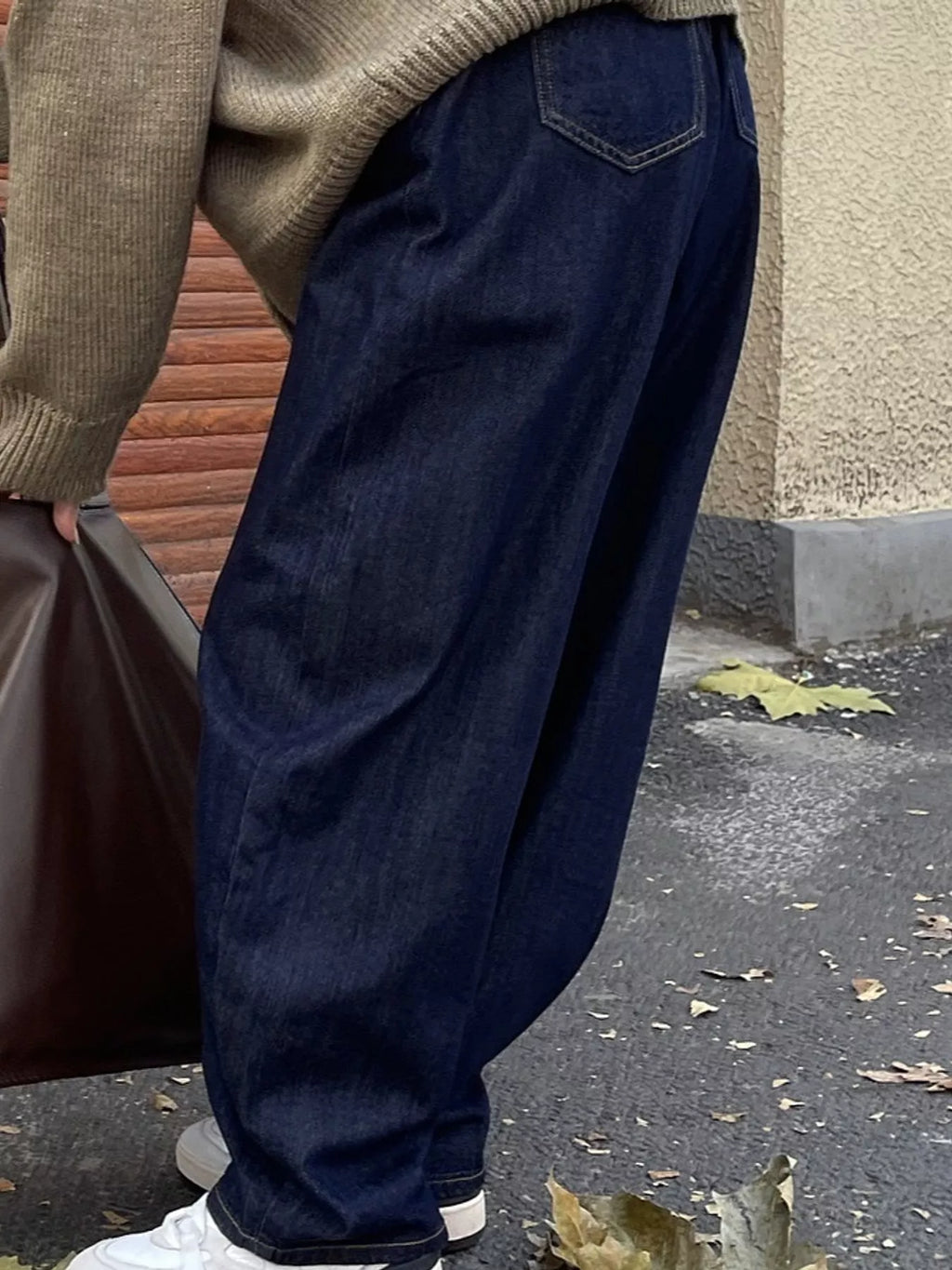 Wide-Leg Barrel Jeans