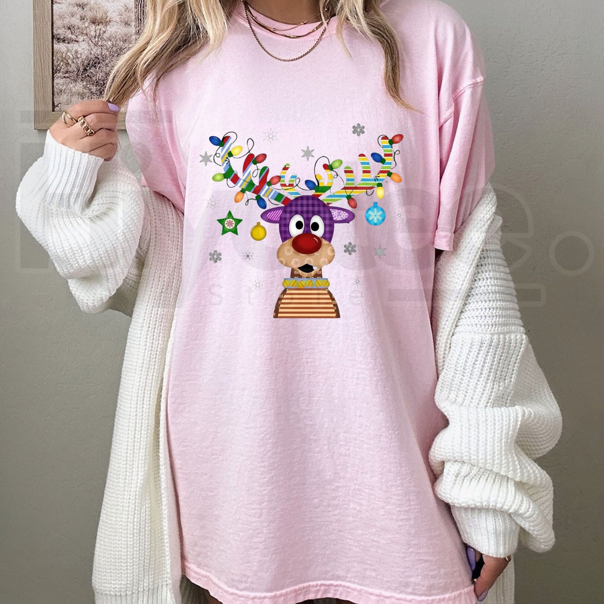 Funny Cute Reindeer Christmas T-Shirt – Holiday Graphic Unisex Cotton Tee