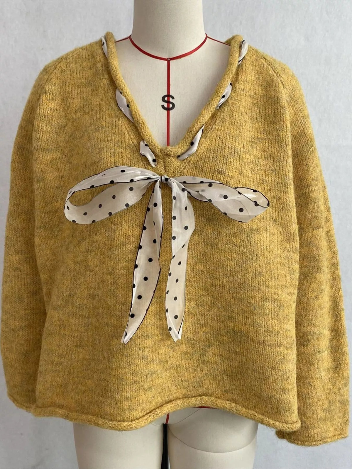 Chic V-Neck Sweater with Polka Dot Ribbon Tie