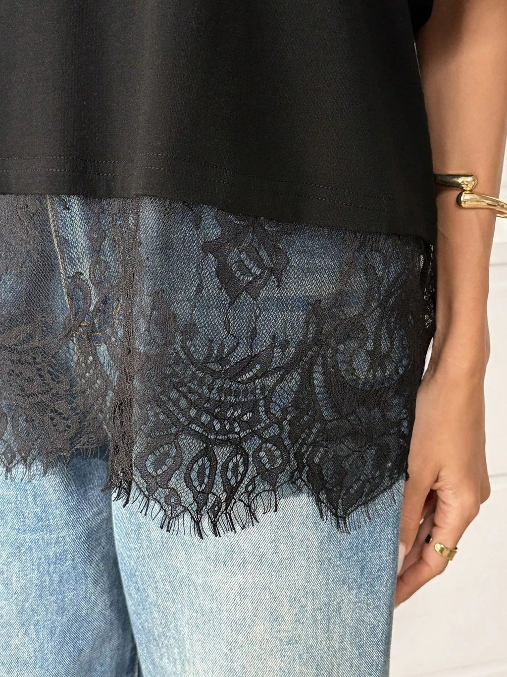 Lace Hem Round Neck T-Shirt