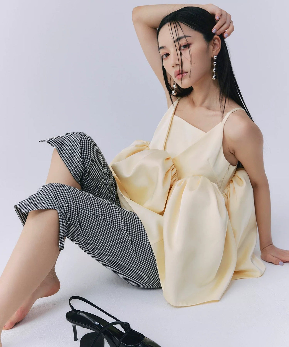 Minimalist Tulip-style Sleeveless Camisole With Ruffled Hem
