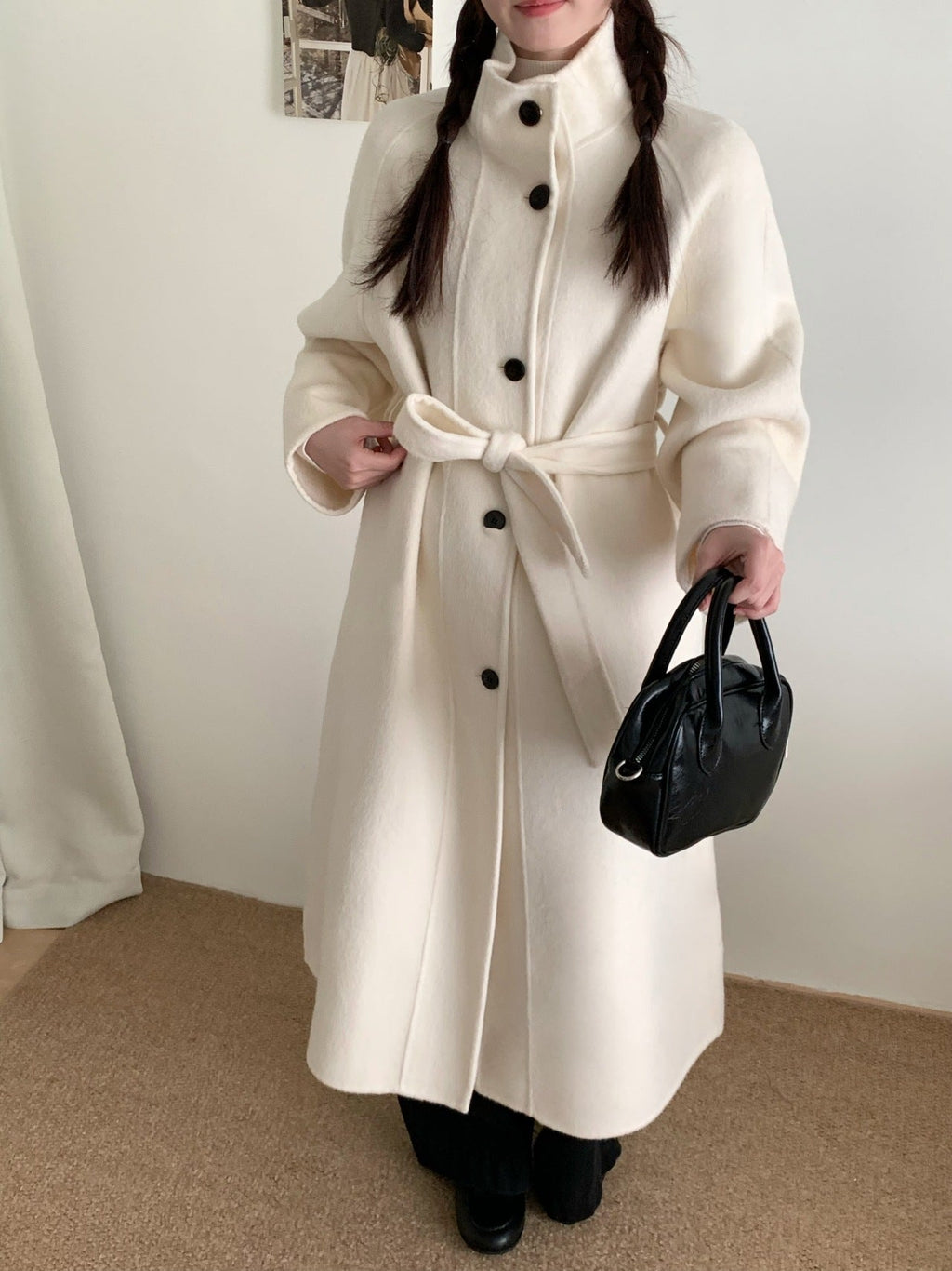 Womens Long Wool Coat With A Single-breasted Design