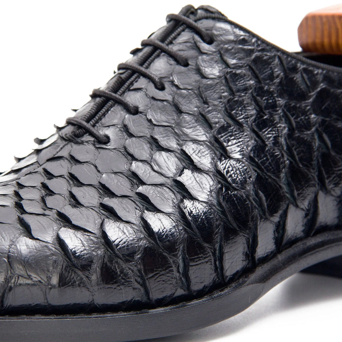Black Plain-Toe Oxford Shoes with Scale-Pattern Texture