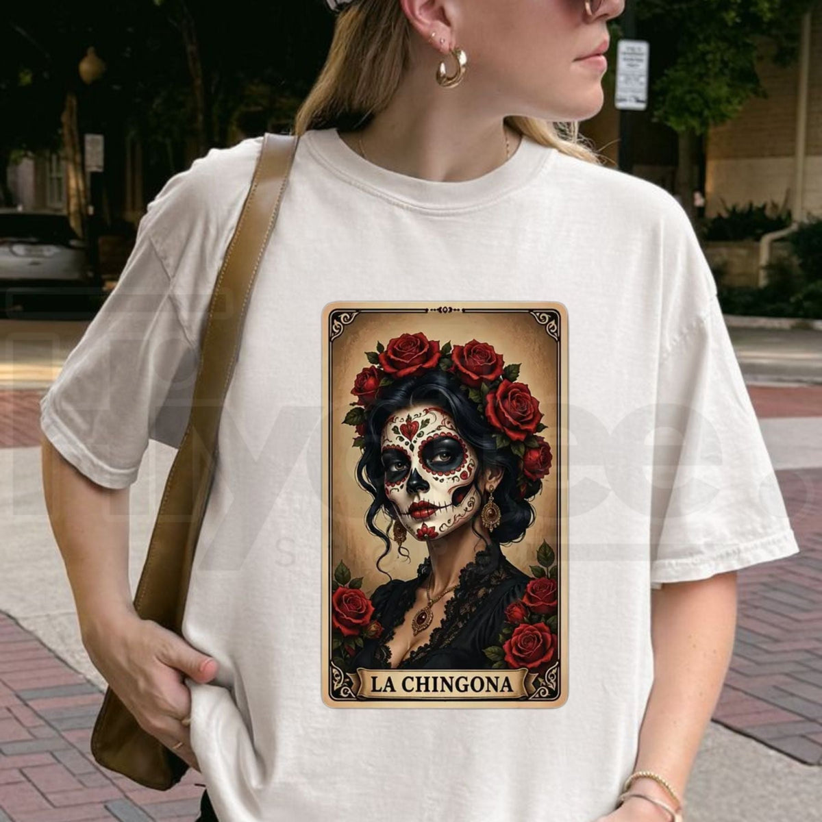 La Chingona Tarot Card Sugar Skull T-Shirt – Day Of The Dead Latina Pride Red Rose Tee