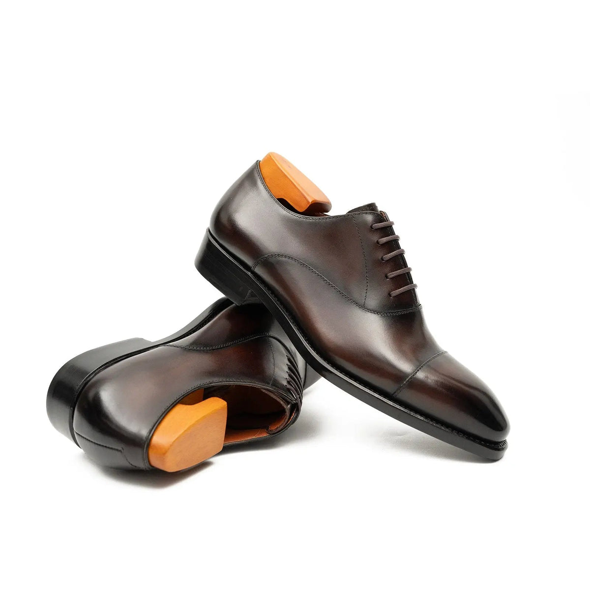 Cap-Toe Oxford Shoe with Tapered Squared Toe