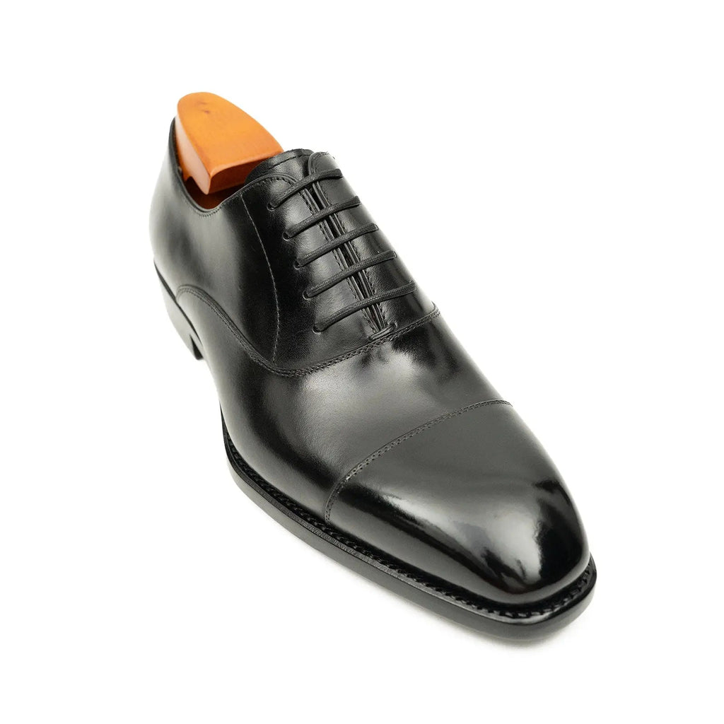 Cap-Toe Oxford Shoe with Tapered Squared Toe