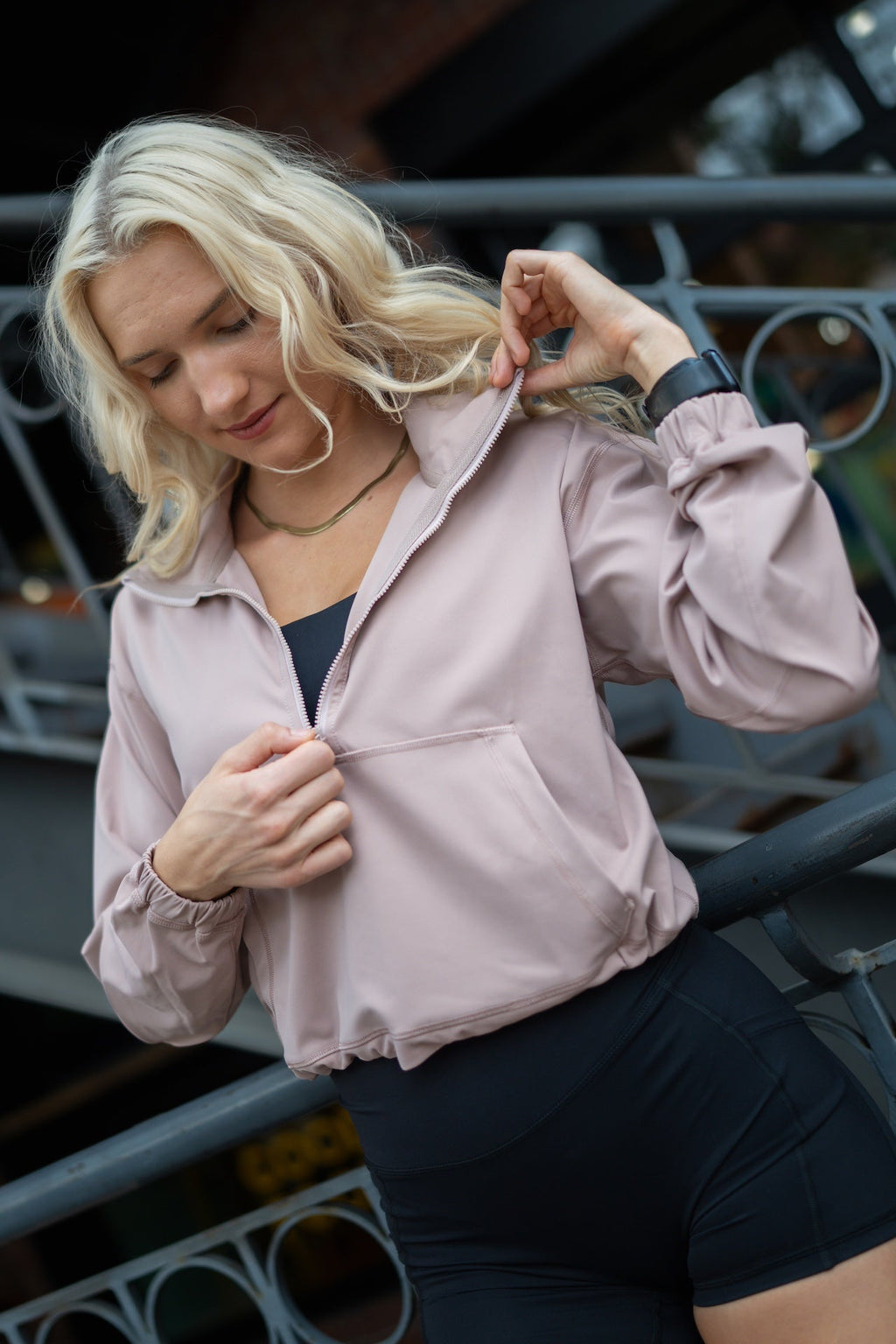 GRAVITY breaking free pullover