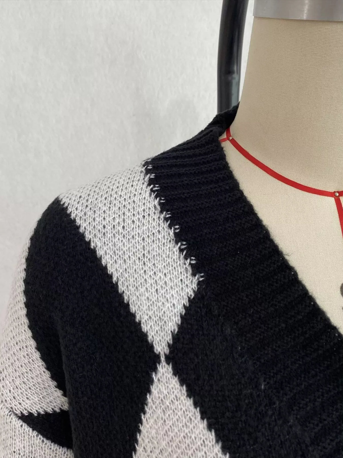 Argyle Pattern V-Neck Button-Down Cardigan