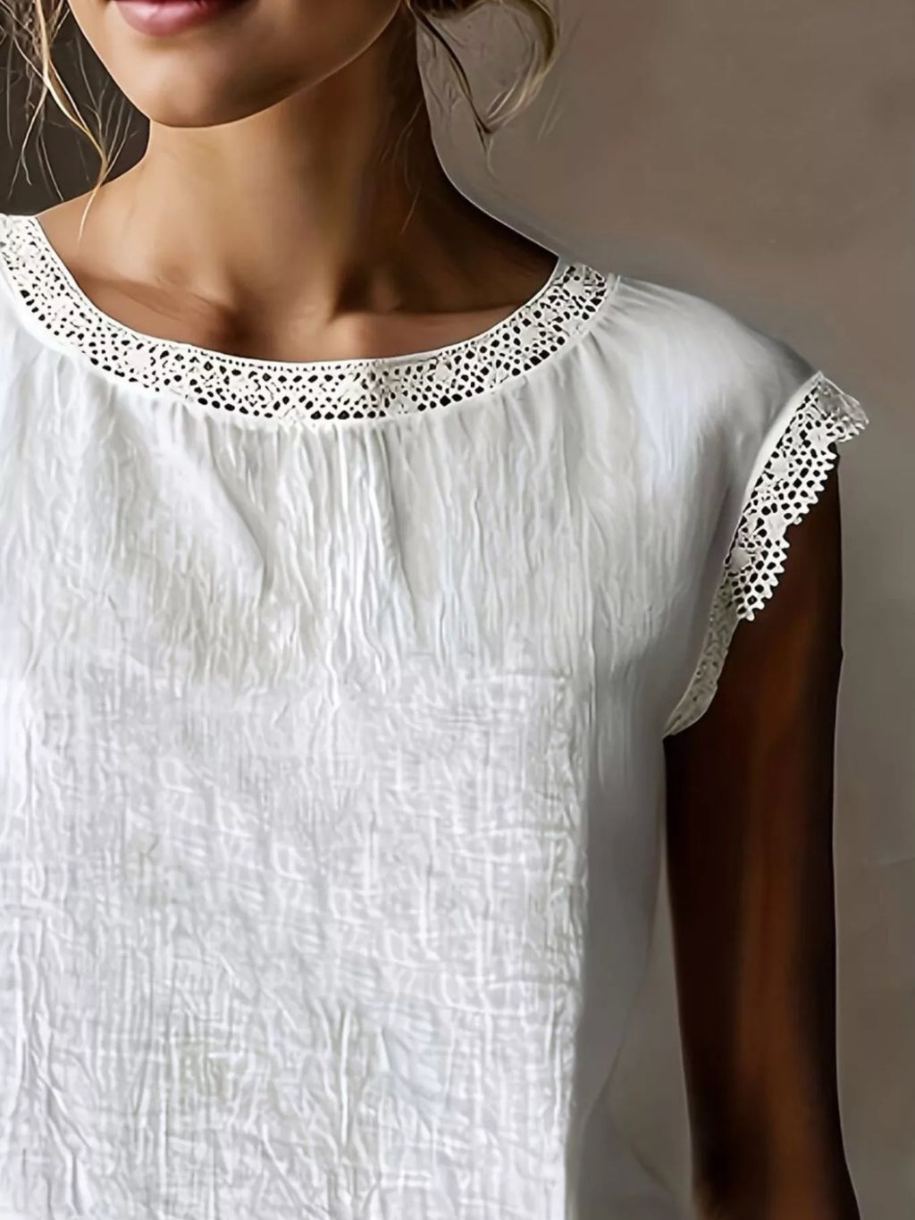 Lace Trim Round Neck Sleeveless Blouse