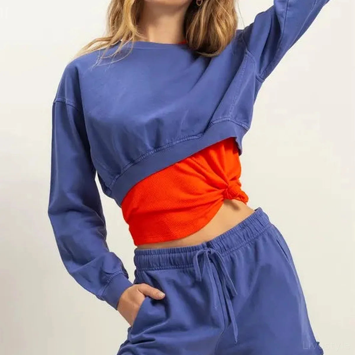 Cropped Crew Neck Sweatshirt with Long Sleeves