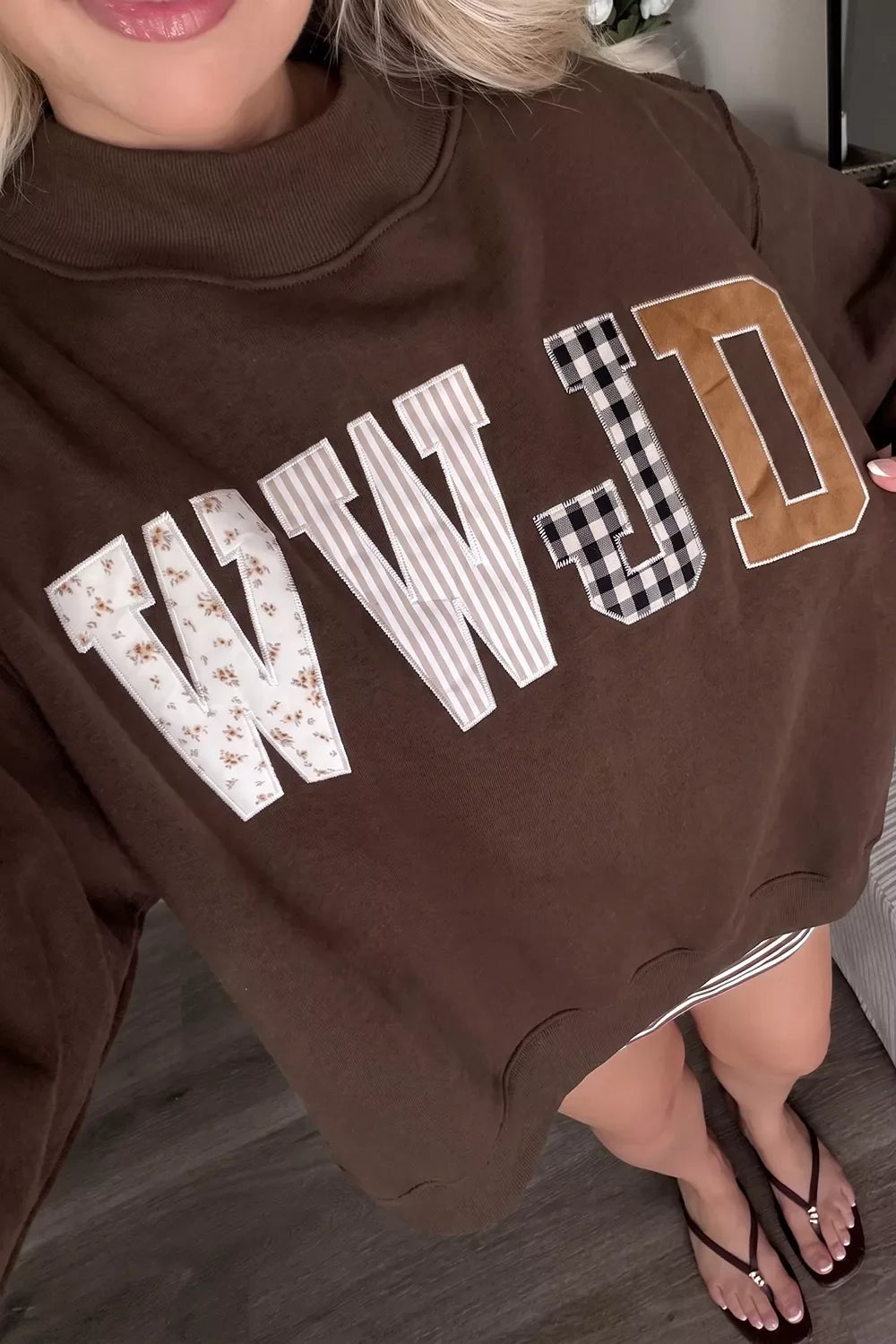 WWJD Mixed Pattern Embroidered Patch Graphic Mock Neck Sweatshirt