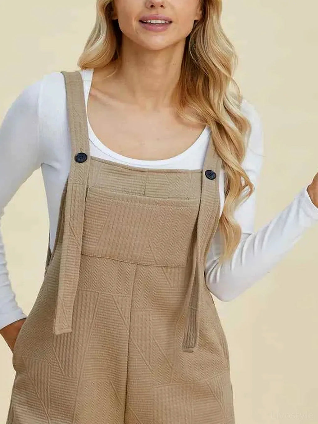 Textured Scoop Neck Sleeveless Romper