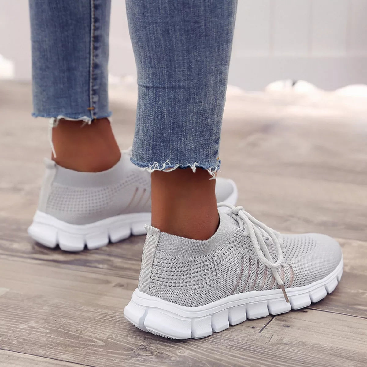 Breathable Mesh Lace-Up Athletic