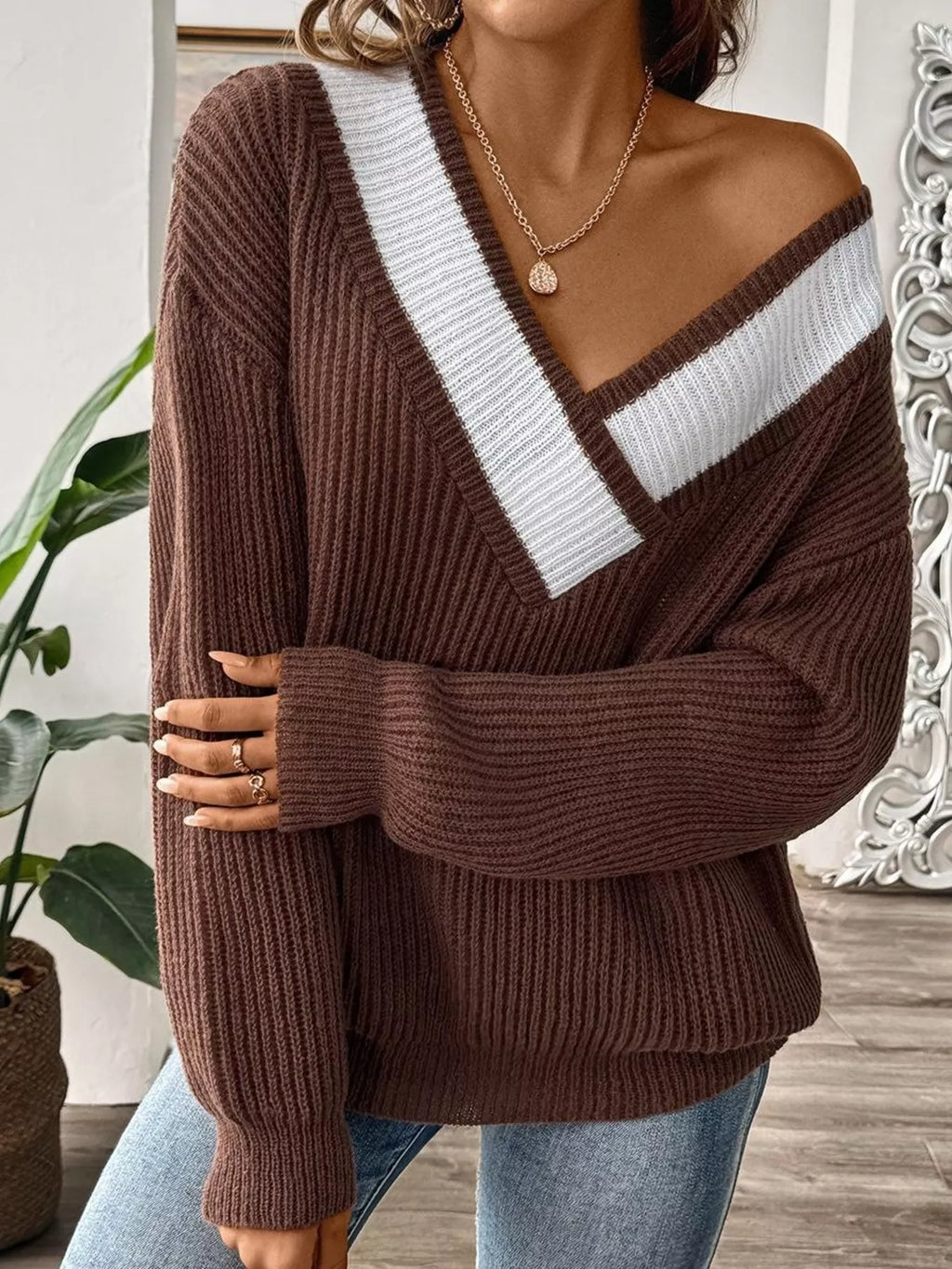 Contrast Trim V-Neck Ribbed Sweater
