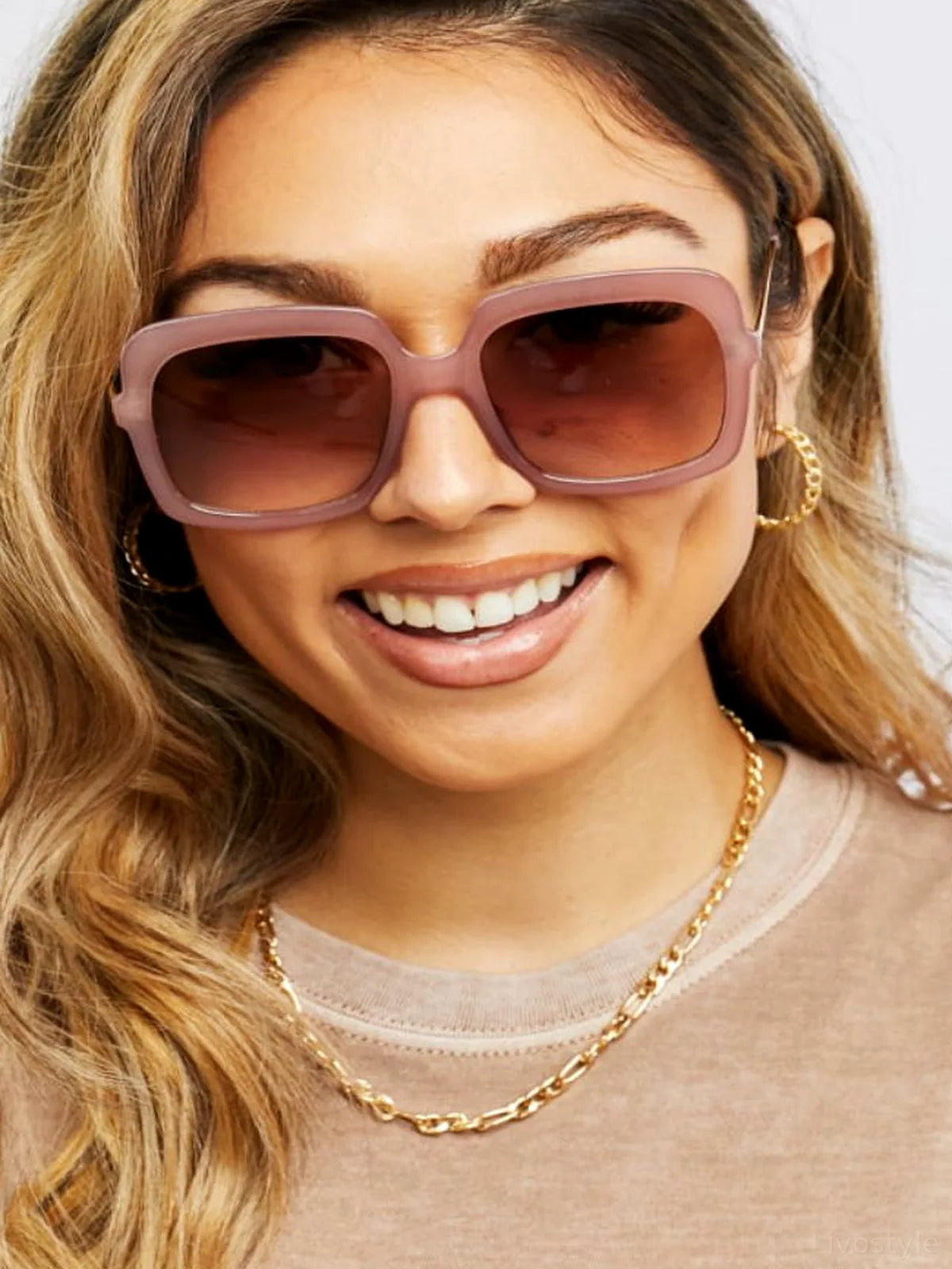 Square Sunglasses with Metal and Plastic Hybrid Temples